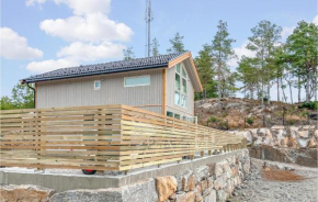 Awesome home in Færvik with Outdoor swimming pool, WiFi and 3 Bedrooms
